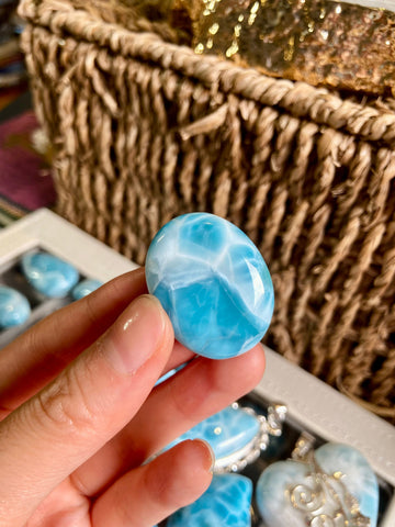 Grade AAA++ Natural Larimar Oval Cabochon from the Dominican Republic, Chakra Healing, Inner Wisdom and Manifestation Crystal 13g