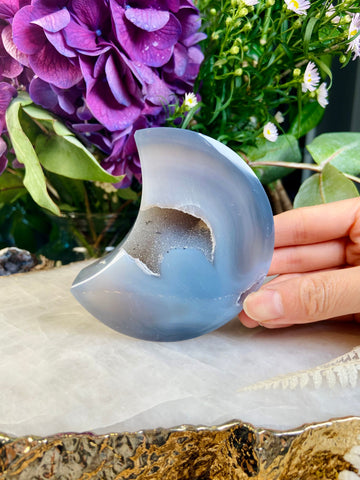 Natural Grey Agate Moon with Druzy Geode, Grade AAA+, Luna Ritual, Energy Protection, House Blessing, Balancing Stone 386g