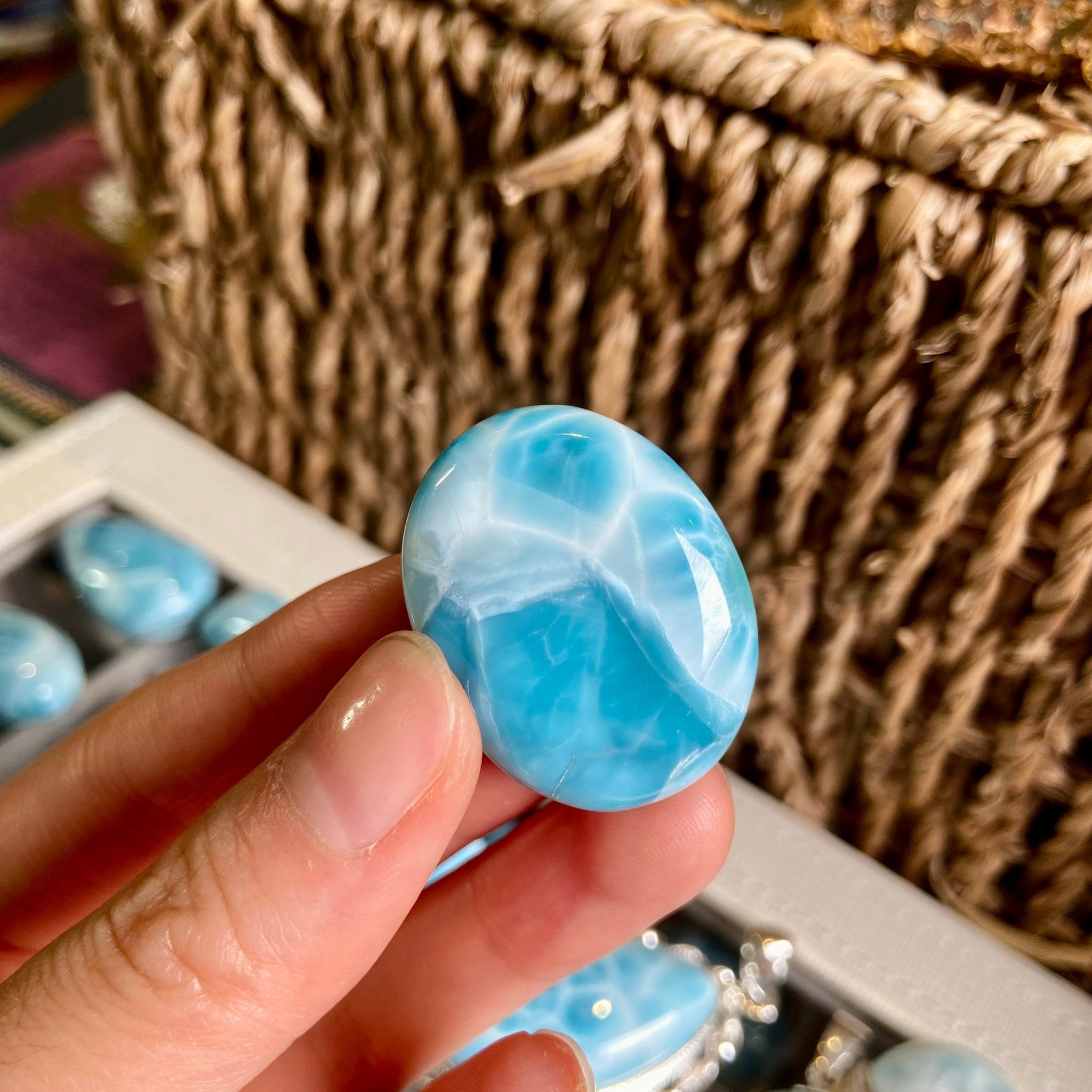 Grade AAA++ Natural Larimar Oval Cabochon from the Dominican Republic, Chakra Healing, Inner Wisdom and Manifestation Crystal 13g