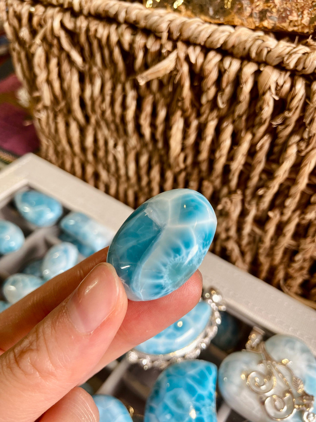 Grade AAA++ Natural Larimar Oval Cabochon from the Dominican Republic, Chakra Healing, Inner Wisdom and Manifestation Crystal 13g