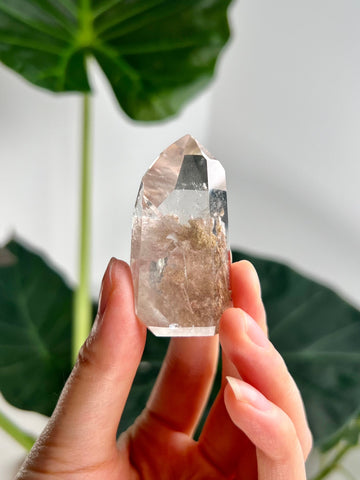 Grade AA Natural Penetration Quartz Tower with Lodolite inclusion - Manifestation and Healing Crystal MFH28, 36g