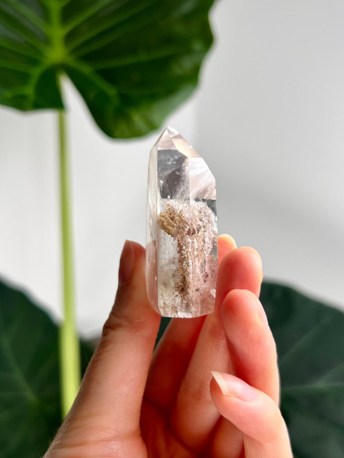 Grade AA Natural Penetration Quartz Tower with Lodolite inclusion - Manifestation and Healing Crystal MFH28, 36g